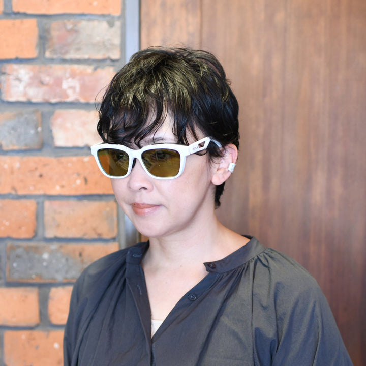XAZTLAN ザストラン<br>CHEROKEE チェロキー<br>GLOSSY WHITE/Crysyal Amber Green R425<br>