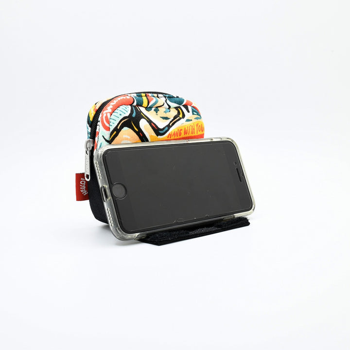CHUMS チャムス<br>Smart Phone Stand Pouch Sweat Nylon スマートフォン スタンド ポーチ スウェットナイロン<br>