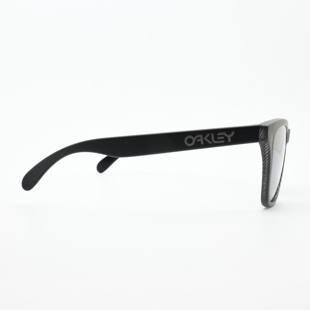 OAKLEY オークリー<br>FROGSKINS フロッグスキン Low bridge fit<br>MATTE GREYINK FINGERPRINT/PRIZM BLACK<br>OO9245-E654