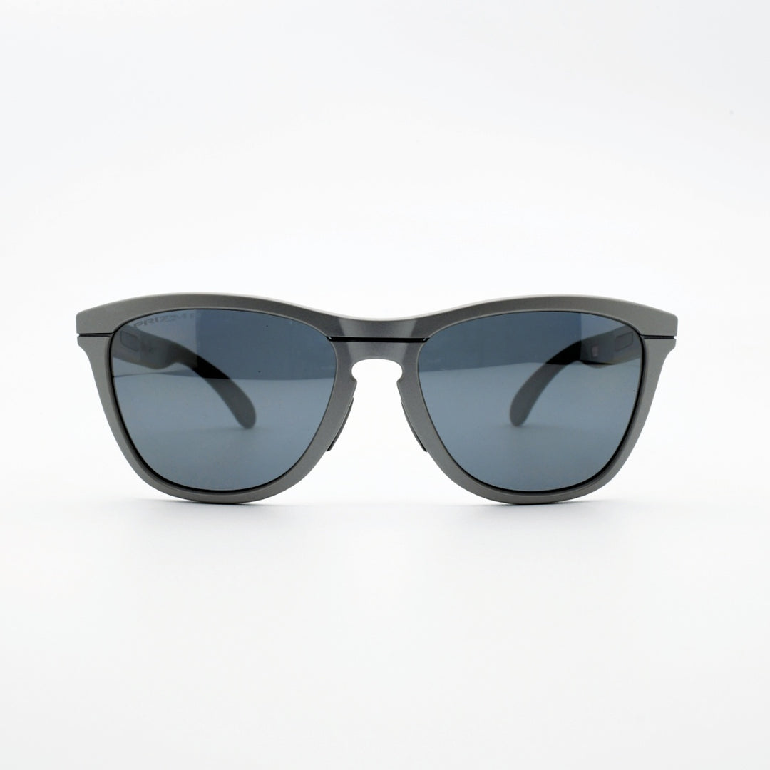 OAKLEY オークリー<br>FROGSKINS RANGE フロッグスキンレンジ OO9284A-1555<br>TITANIUM/PRIZM BLACK POLARIZED<br>