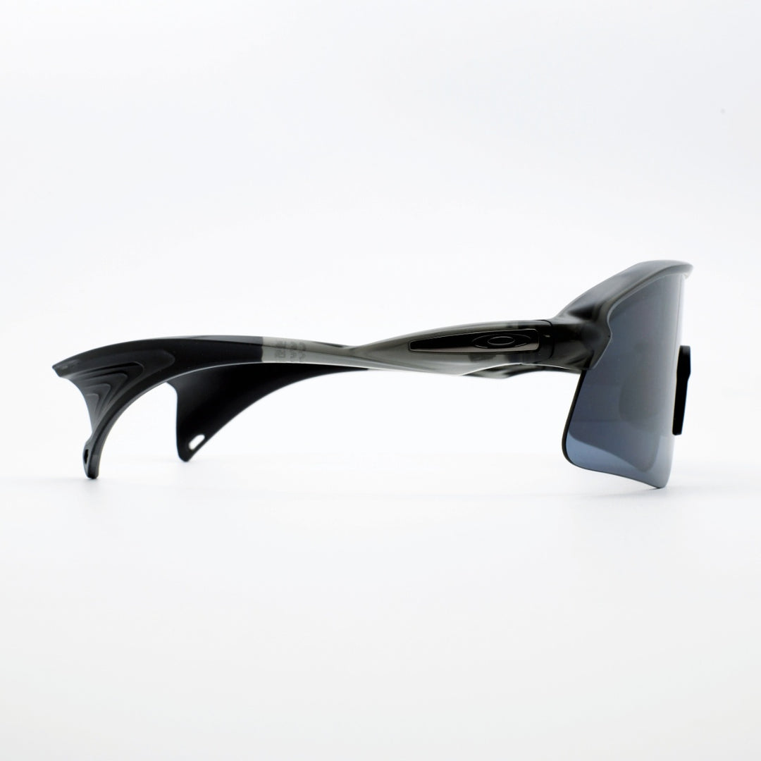 OAKLEY オークリー<br>STUNT DEVIL スタントデビル OO9517-0139<br>GREY SMOKE/PRIZM BLACK<br>