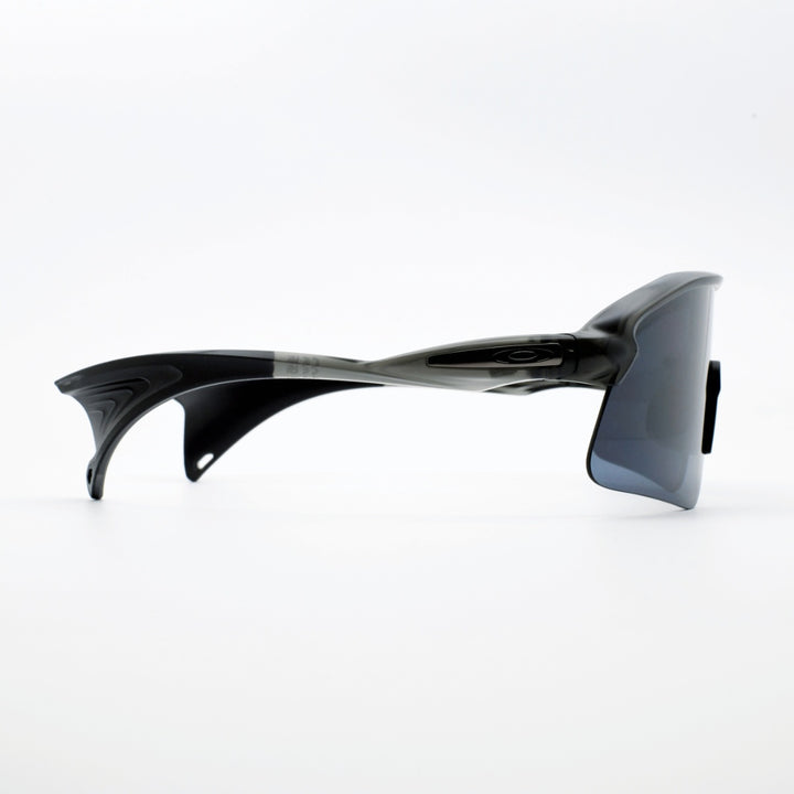 OAKLEY オークリー<br>STUNT DEVIL スタントデビル OO9517-0139<br>GREY SMOKE/PRIZM BLACK<br>