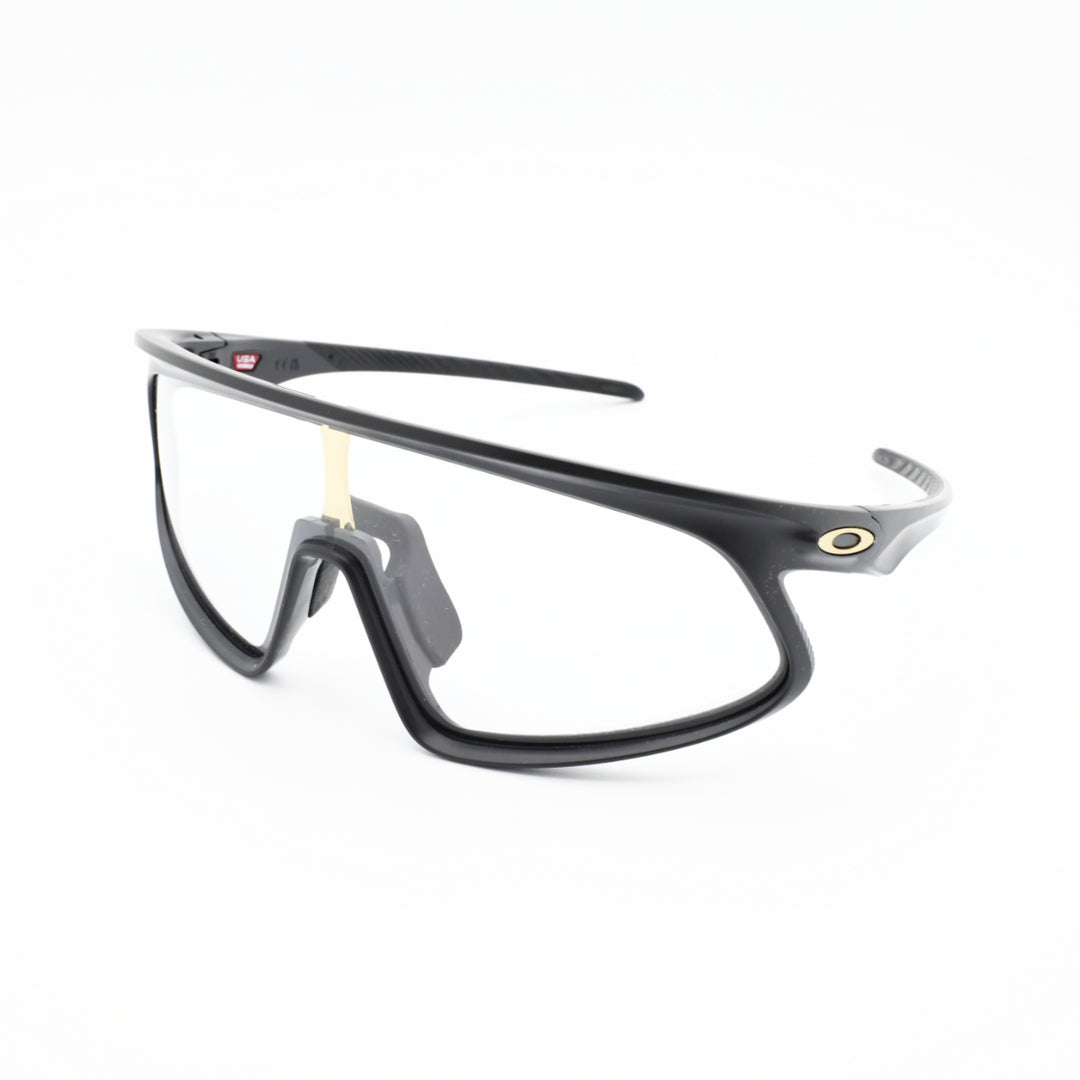 OAKLEY オークリー<br>RSLV リゾルブ<br>MATTE CARBON/CLEAR TO BLACK IRIDIUM PHOTOCHROMIC<br>OO9524D-0641<br>