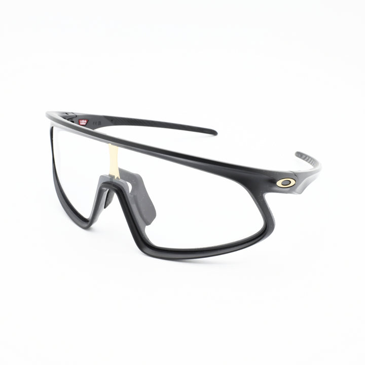 OAKLEY オークリー<br>RSLV リゾルブ<br>MATTE CARBON/CLEAR TO BLACK IRIDIUM PHOTOCHROMIC<br>OO9524D-0641<br>