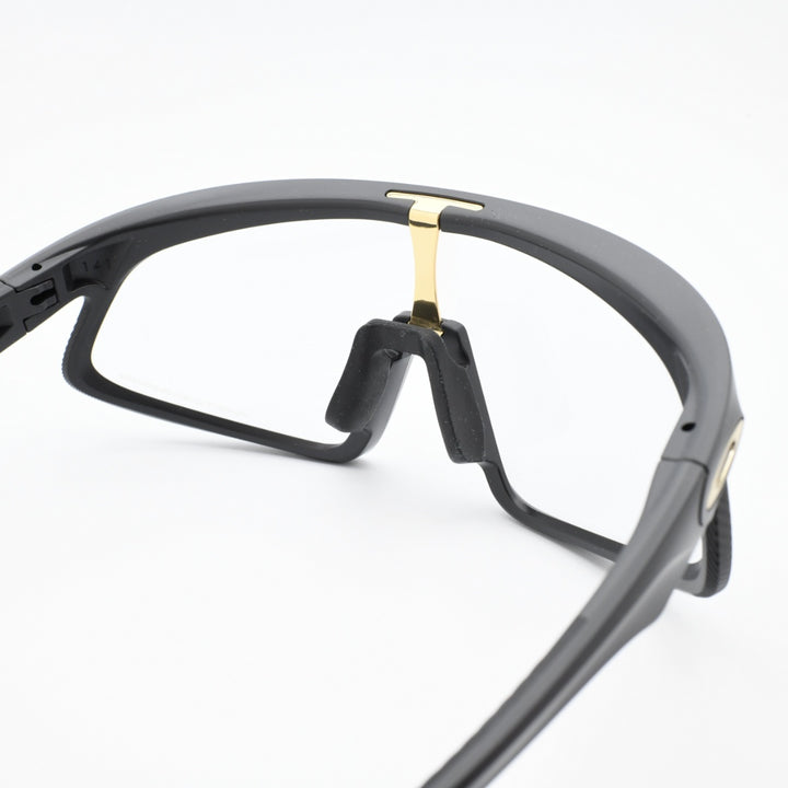 OAKLEY オークリー<br>RSLV リゾルブ<br>MATTE CARBON/CLEAR TO BLACK IRIDIUM PHOTOCHROMIC<br>OO9524D-0641<br>